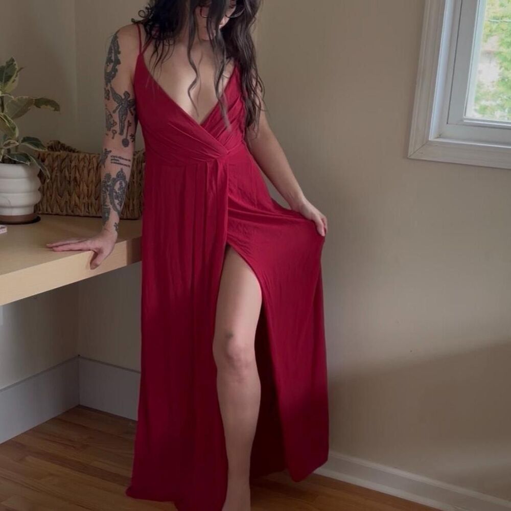 Davids Bridal Bridesmaid Double-Strap Georgette Wrap Dress Apple Red size 0